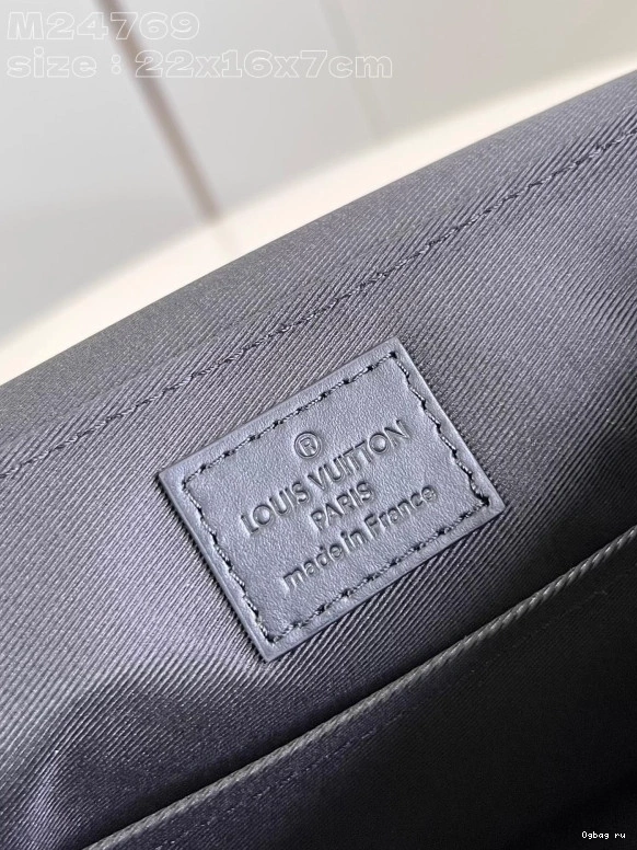 LOUIS PM-22*16.5*7CM VUITTON Messenger Takeoff 0719